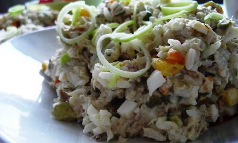 Рецепт салат из скумбрии завтрак для двоих