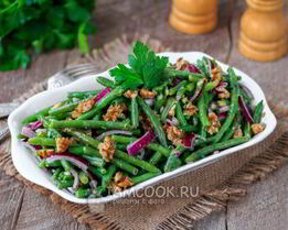Салат из стручковой фасоли с грецкими орехами