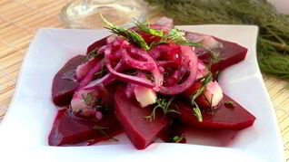 Салат из сырой свеклы