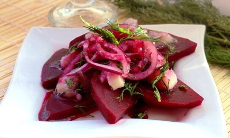 Рецепт салат из сырой свеклы