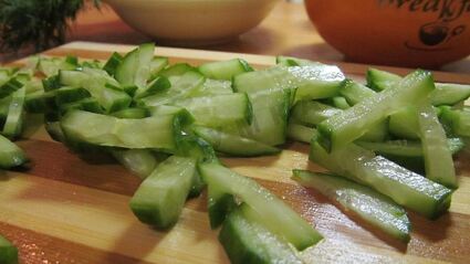 салат копченая грудка кукуруза