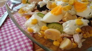 Салат Курочка Ряба с грибами и огурцом