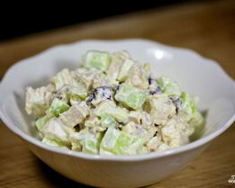 Салат новогодний с черносливом