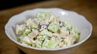 Салат новогодний с черносливом