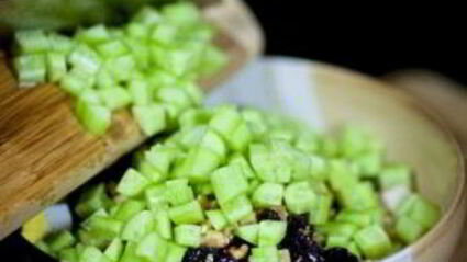 салат новогодний с черносливом