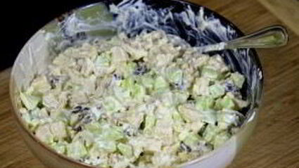 салат новогодний с черносливом