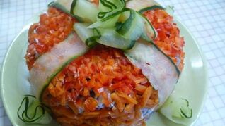 Салат Подарок с курицей и маринованными шампиньонами