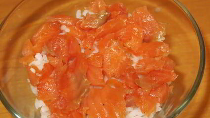 салат с авокадо и форелью