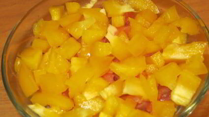 салат с авокадо и форелью