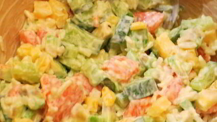 салат с авокадо и форелью