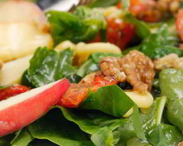 Салат с беконом и яблоками