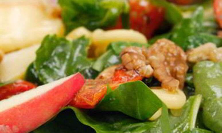 Рецепт салат с беконом и яблоками