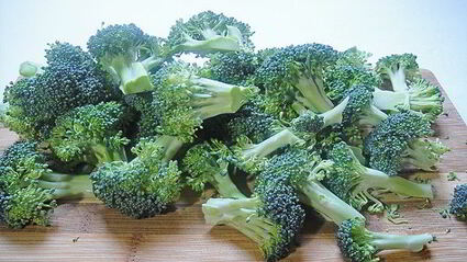 салат с брокколи