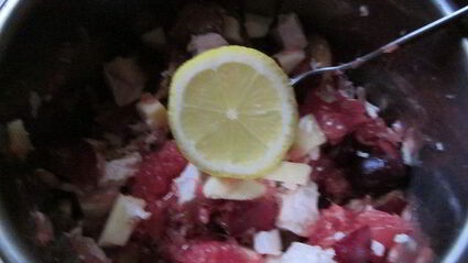 салат с фруктами и куриной грудкой