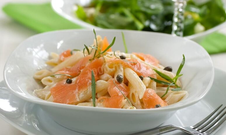 Рецепт салат с горбушей и сыром