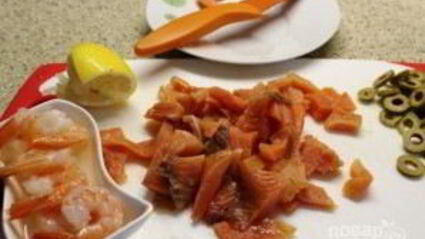 салат с креветками и овощами