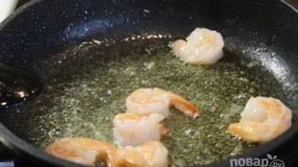 салат с креветками и овощами