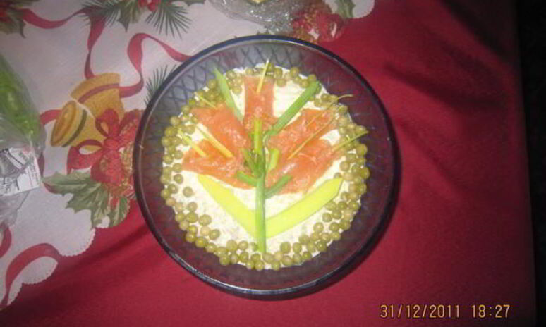 Рецепт салат с печенью трески и соленым огурцом