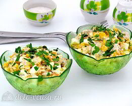 Салат с рыбными консервами и кукурузой