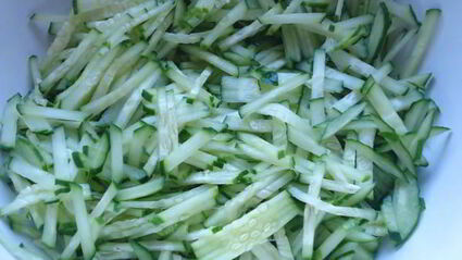 салат с сыром сулугуни и крабовыми палочками