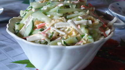 салат с сыром сулугуни и крабовыми палочками