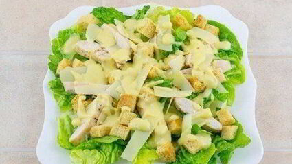 салат цезарь с курицей