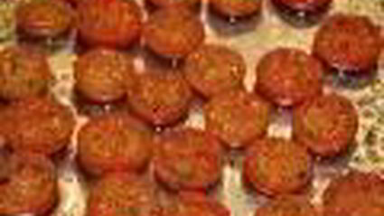 теплый салат с подсушенными помидорами