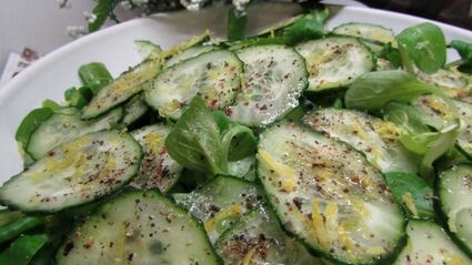 зеленый салат с авокадо