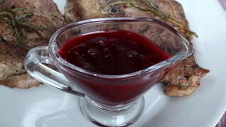 Брусничный соус к мясу