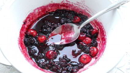 острый ягодный соус