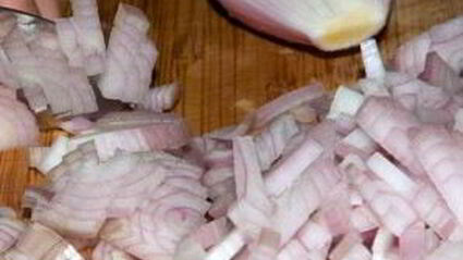 соус для рыбы из вина, масла и каперсов