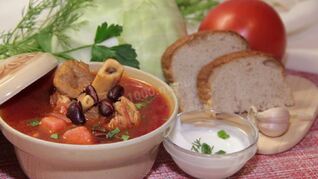 Борщ с фасолью и курицей