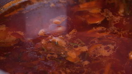 борщ с куриной грудкой и грибами