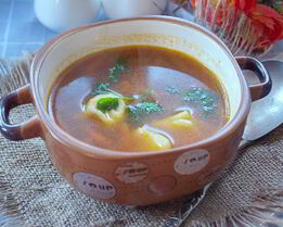 Борщ с пельменями