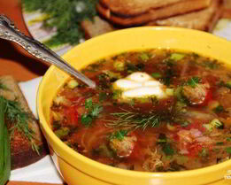 Борщ с тушенкой в мультиварке