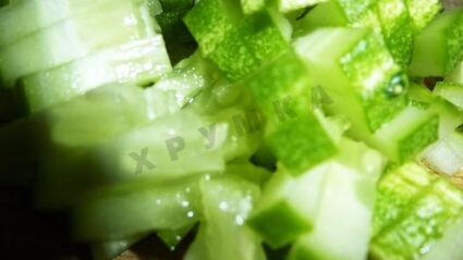 холодный борщ из свеклы с колбасой