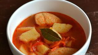 Красный борщ с курицей