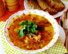 Летний борщ без свеклы с помидорами