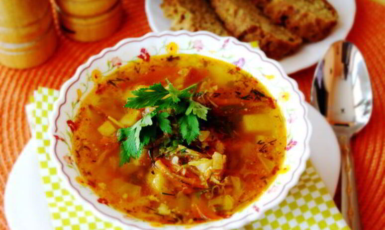 Рецепт летний борщ без свеклы с помидорами