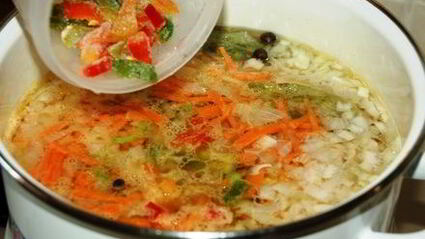 летний борщ без свеклы с помидорами