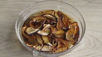 грибной суп из сушеных грибов с перловкой