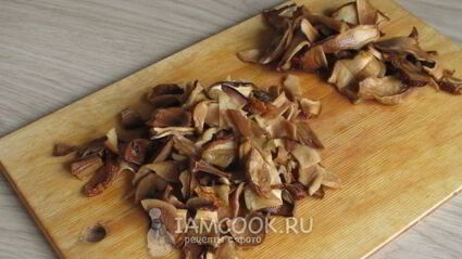 грибной суп из сушеных грибов с перловкой