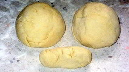 грибной суп со сливками и сыром в хлебных горшочках-мешочках