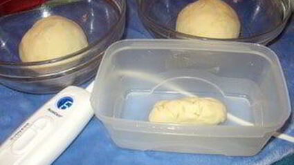 грибной суп со сливками и сыром в хлебных горшочках-мешочках