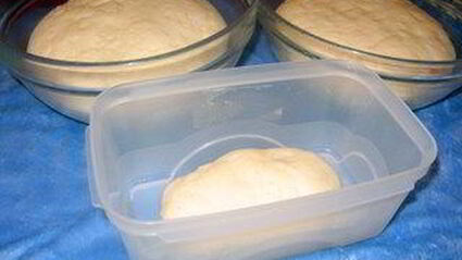 грибной суп со сливками и сыром в хлебных горшочках-мешочках