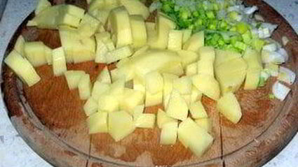 грибной суп со сливками и сыром в хлебных горшочках-мешочках