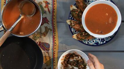 картофельно-томатный суп с морепродуктами