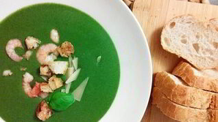 Крем-суп из шпината с креветками