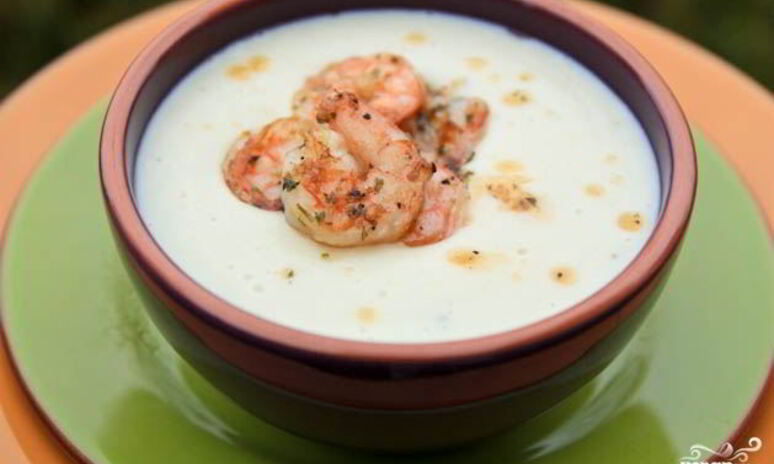 Рецепт сливочный суп с цветной капустой, картофелем и креветками