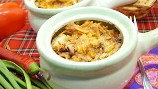 Грибная солянка в горшочке